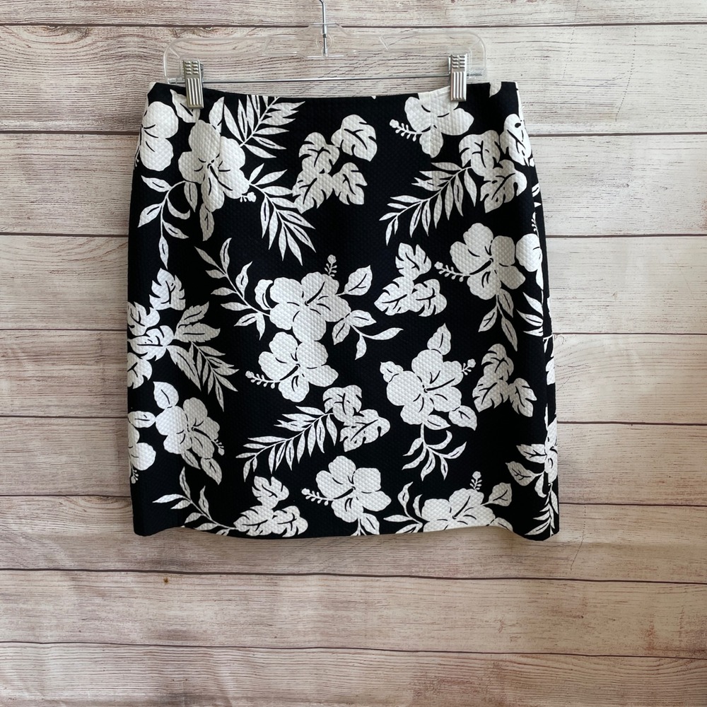 VINTAGE TALBOTS ALINE SKIRT IN BLACK AND WHITE FLORAL PRINT